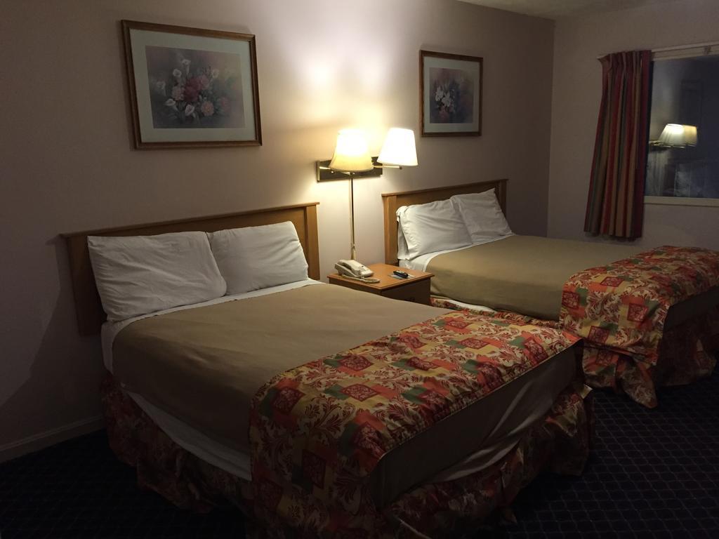 Standard Room with Two Double Beds - Pool Side/Non-Smoking