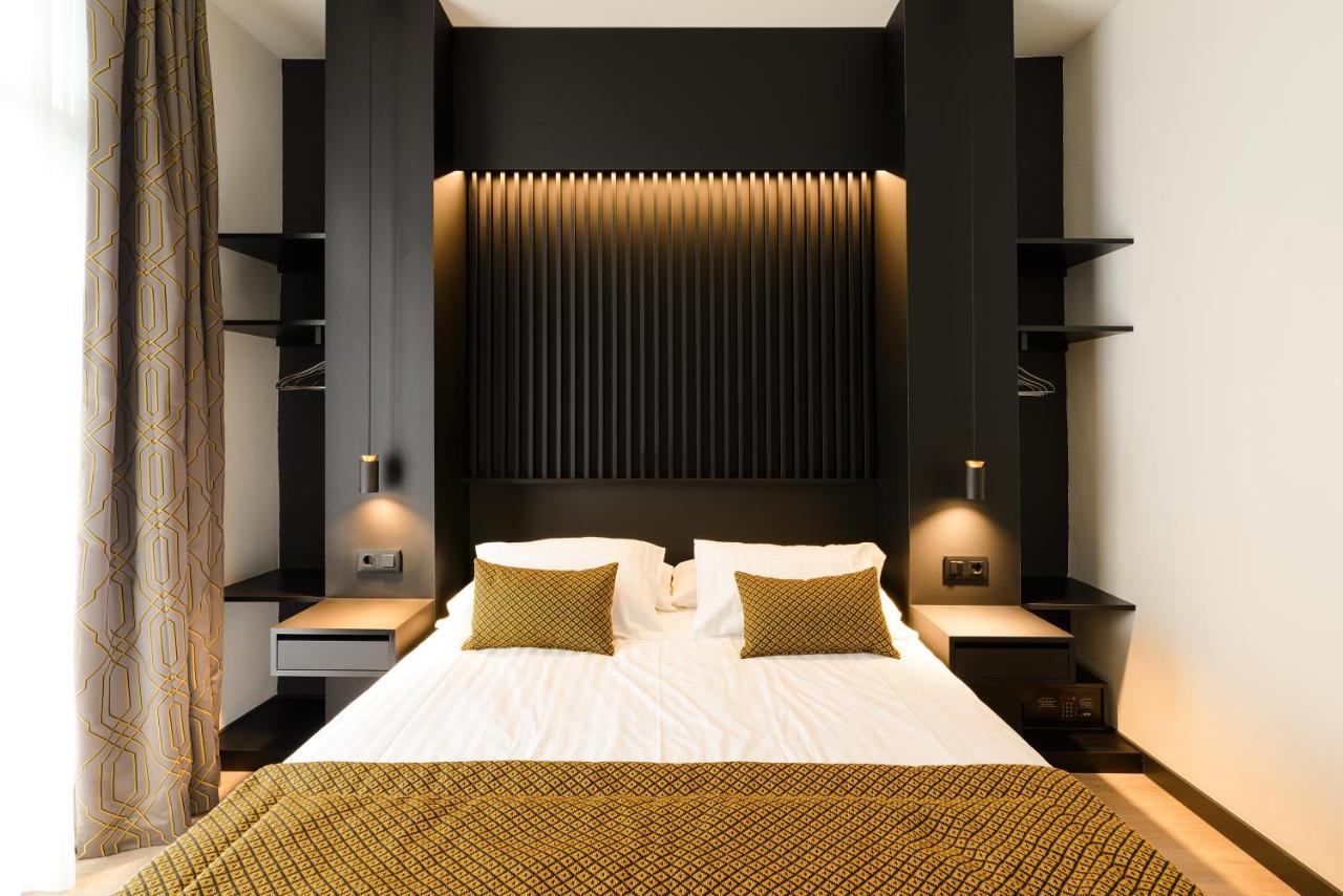 Chambre Double avec Balcon - Vue Latérale sur Mer