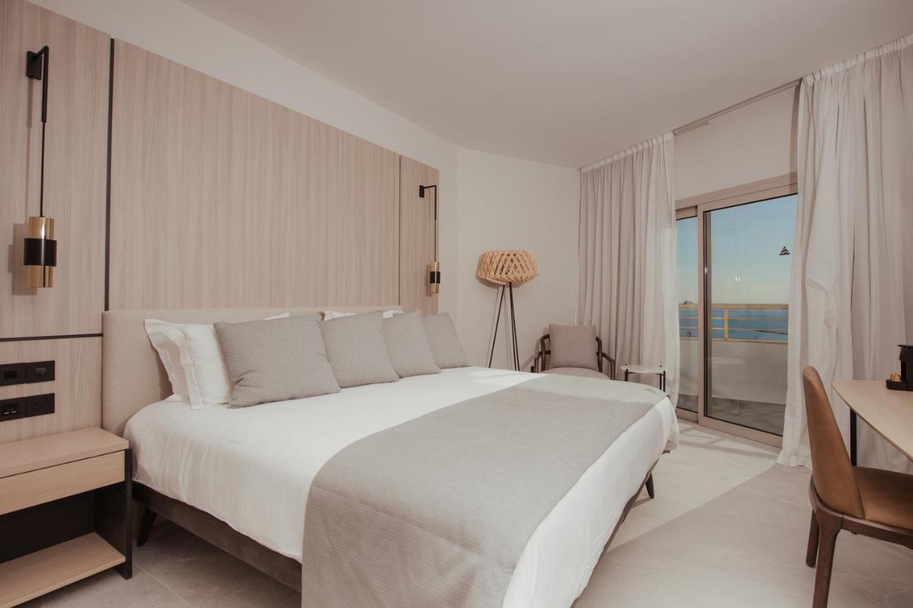 Twin / Double Room Sea View