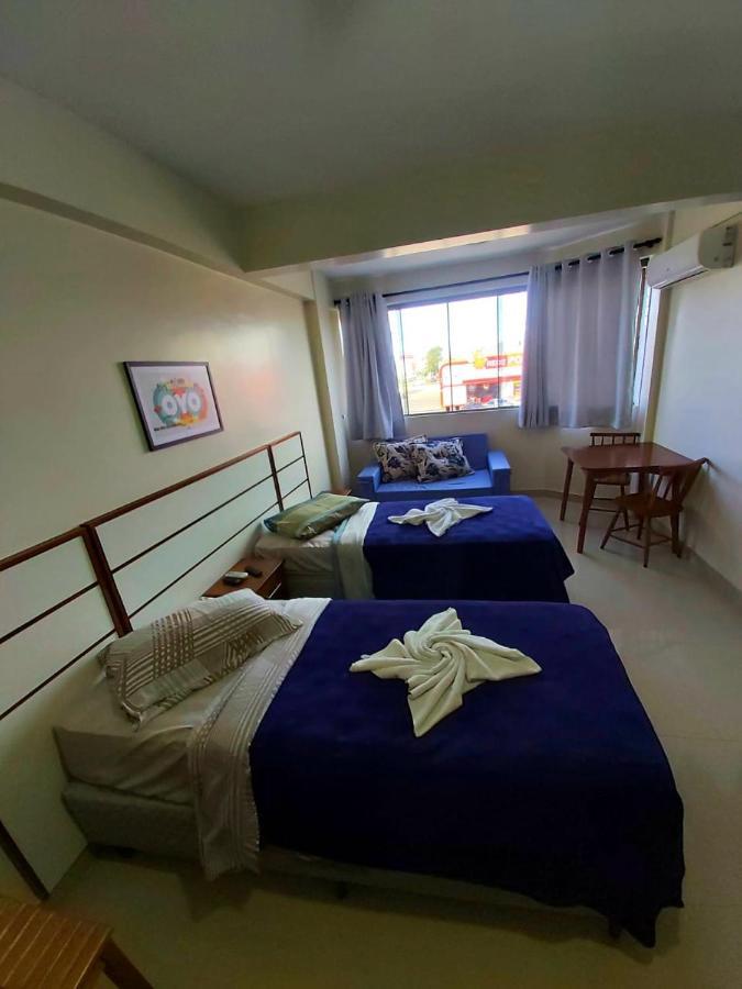 Quarto com 2 Camas de Solteiro e Banheiro Privativo