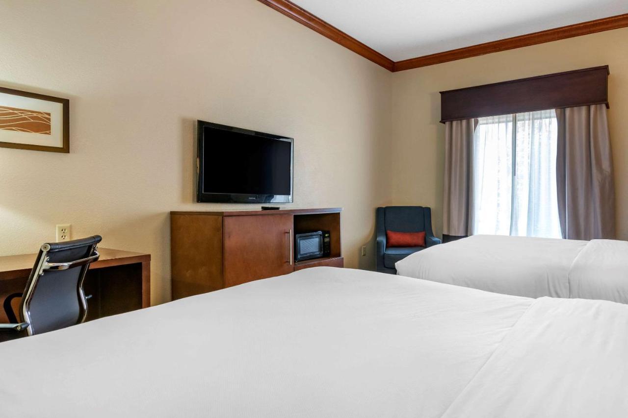 Queen Room with Two Queen Beds - Accessible/Non-Smoking