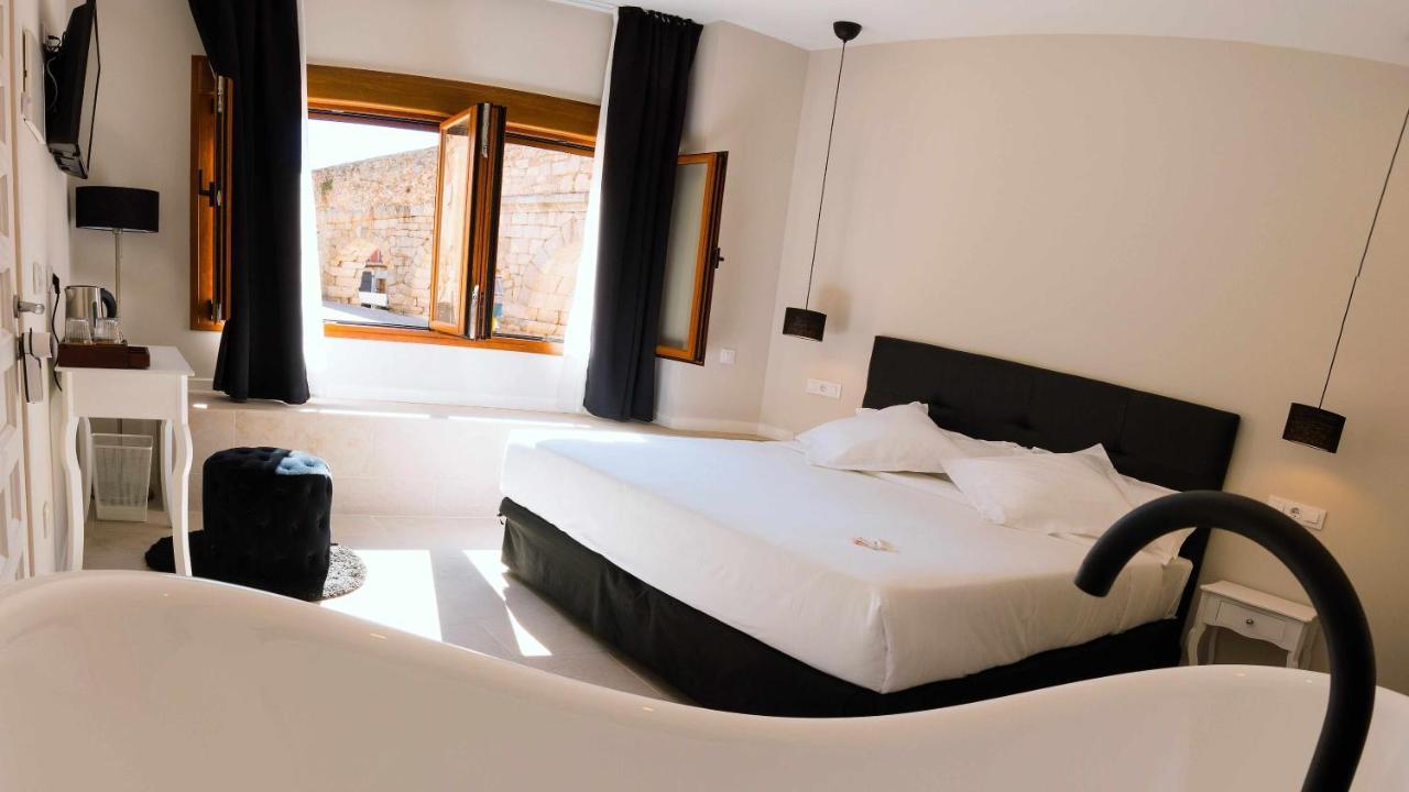 Deluxe Double Room with Bath,1147799077:JPEG