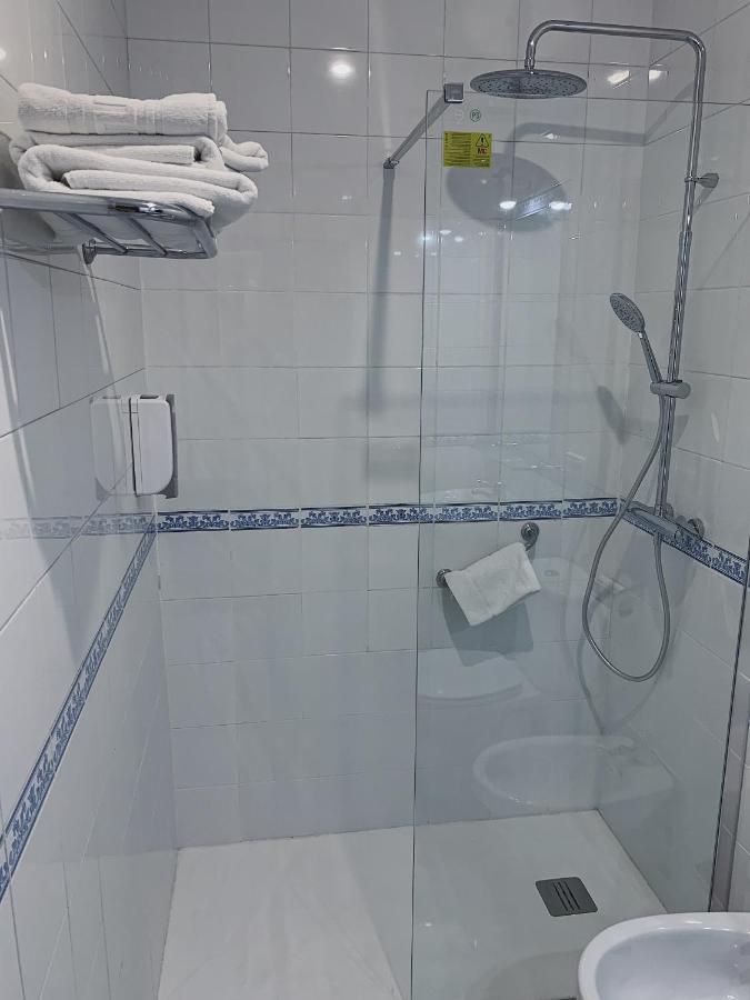 Doppel- oder Zweibettzimmer