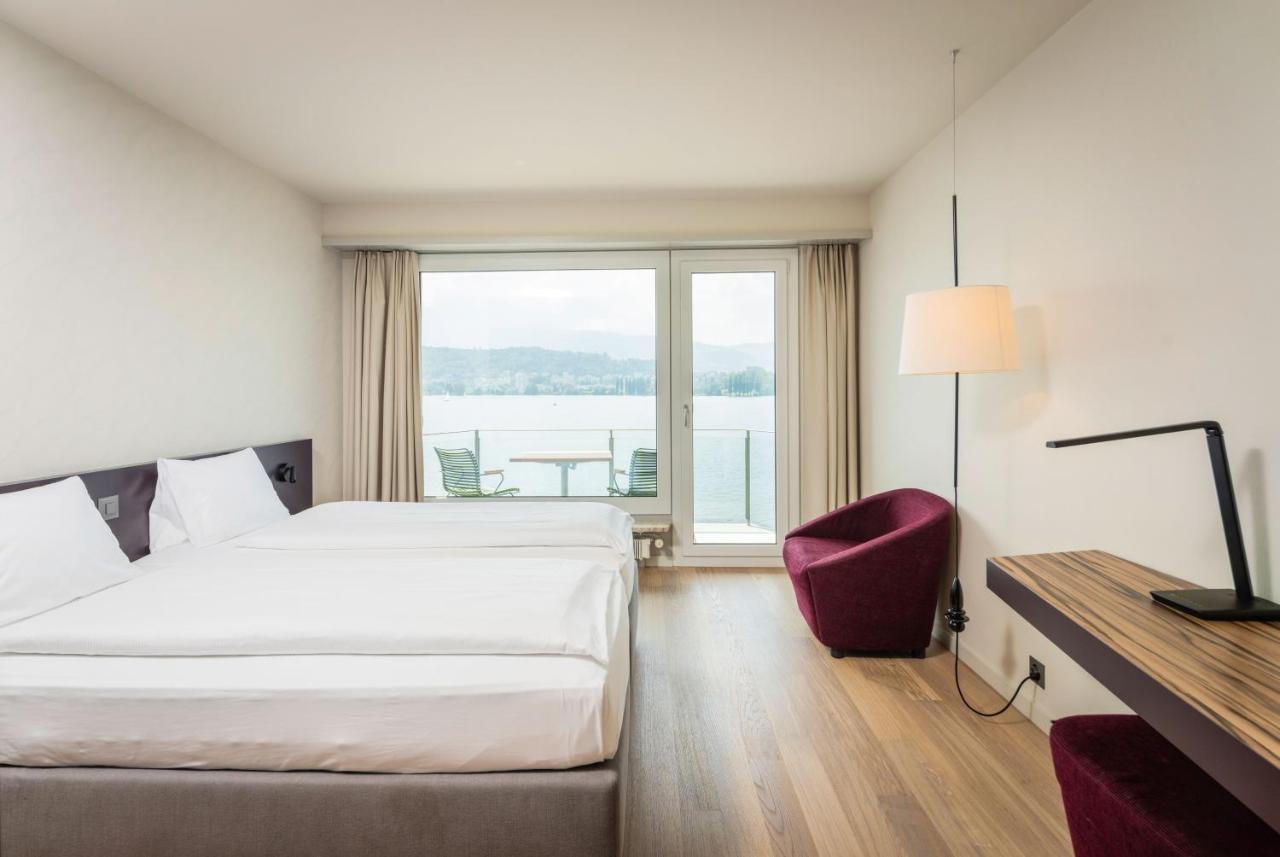 Tweepersoonskamer met 2 Aparte Bedden en Balkon - Uitzicht op het Meer.
