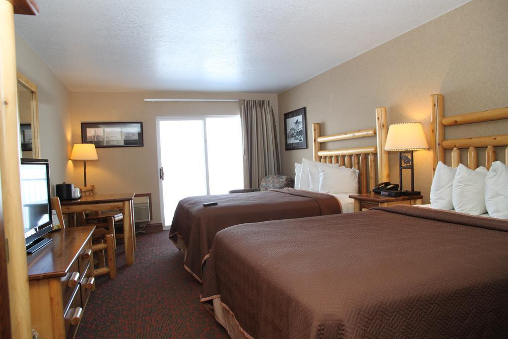 Standard Double Room with Two Double Beds