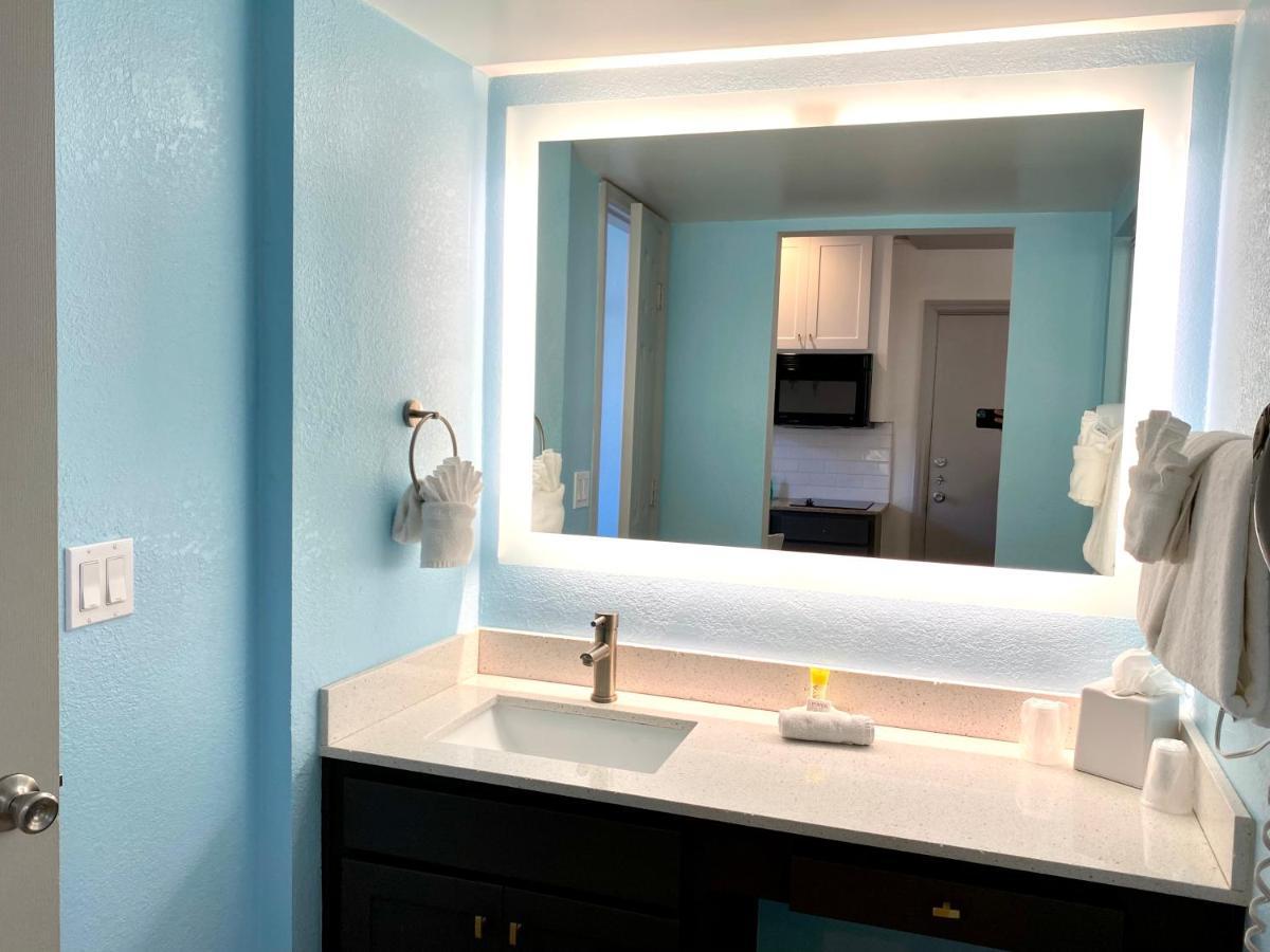 Premium Poolside with Kitchenette