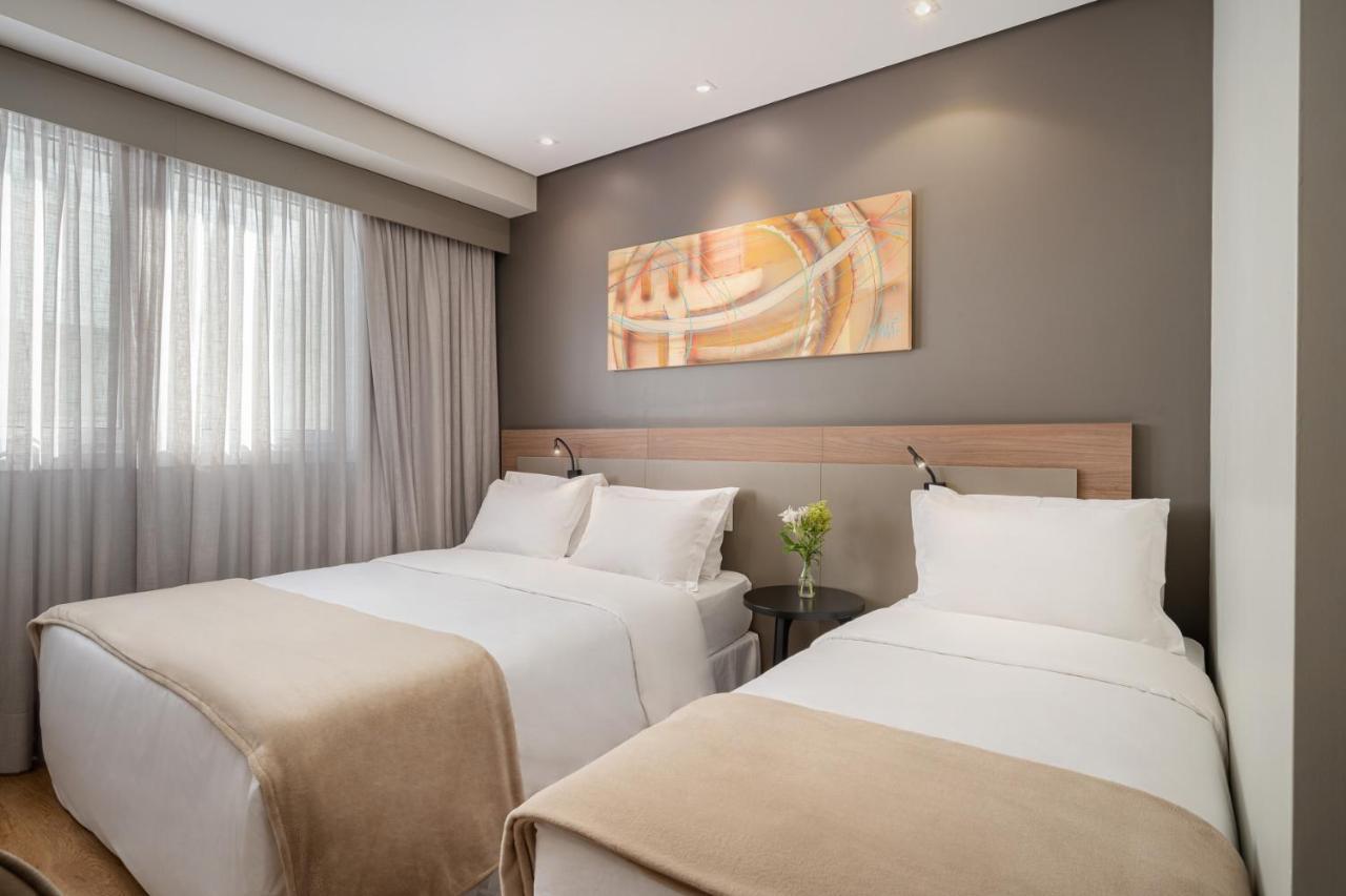 Luxo Triplo - 1 Cama Queen e 1 Cama Solteiro,1284146818:JPEG