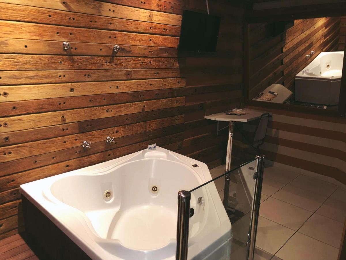 Suite with Spa Bath,1147216660:JPEG