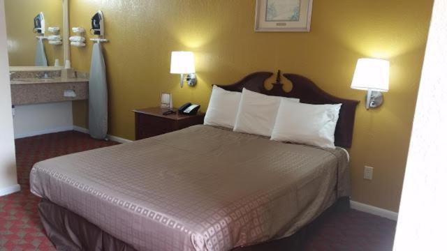 QUEEN ROOM  NON-SMOKING