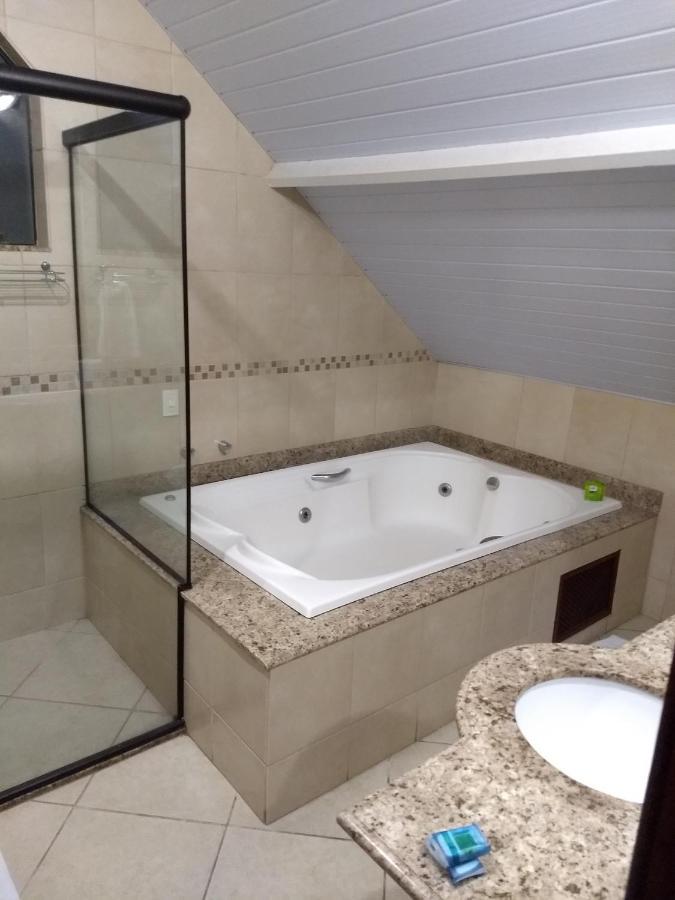 Suíte Deluxe com Banheira de Hidromassagem