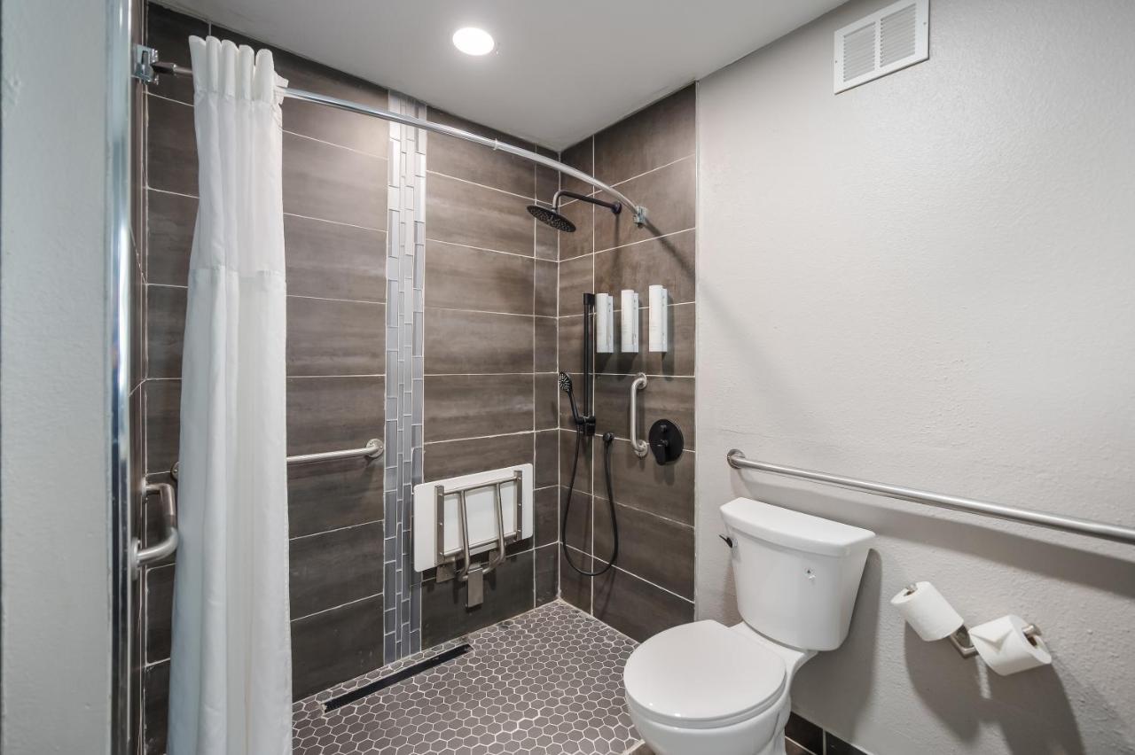 Double Room with Two Double Beds - Accessible/Non-Smoking
