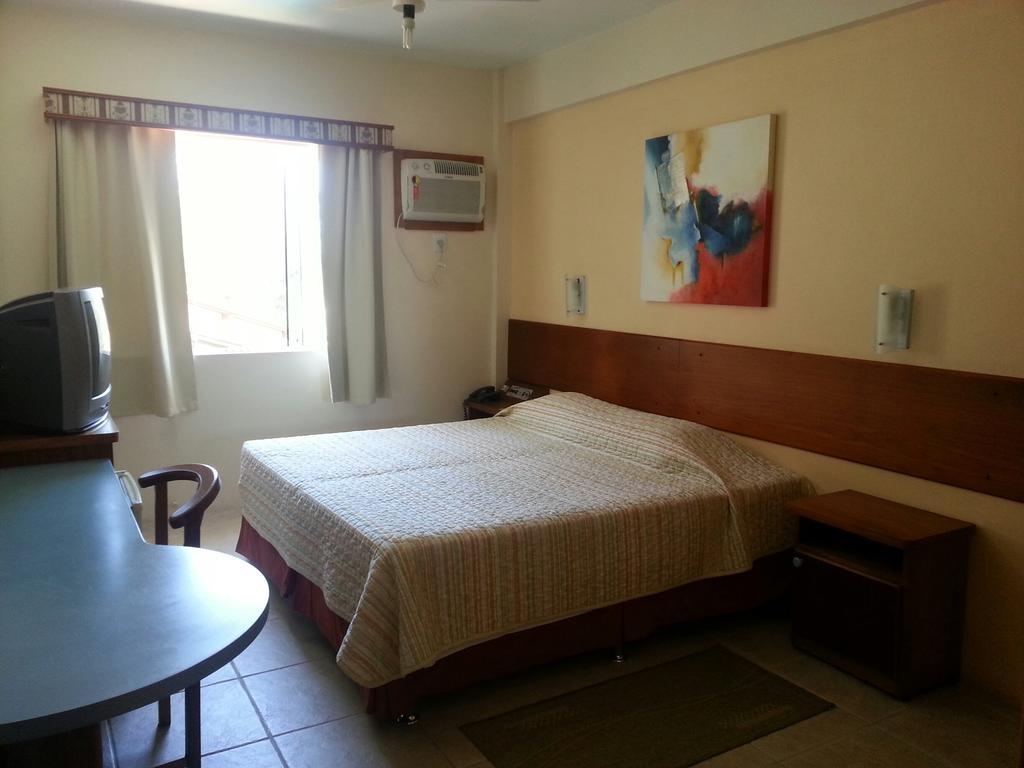 Quarto com Cama de Casal ou 2 de Solteiro