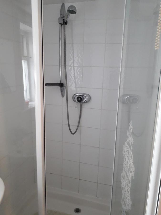 Habitación Doble con baño compartido - 2 camas