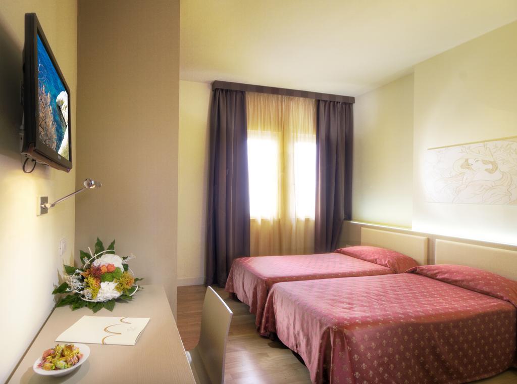 Standard Triple Room,115512212:JPEG