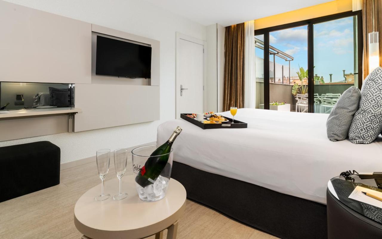 Este quarto no sótão com terraço inclui 1 acesso ao spa por pessoa, por estadia.