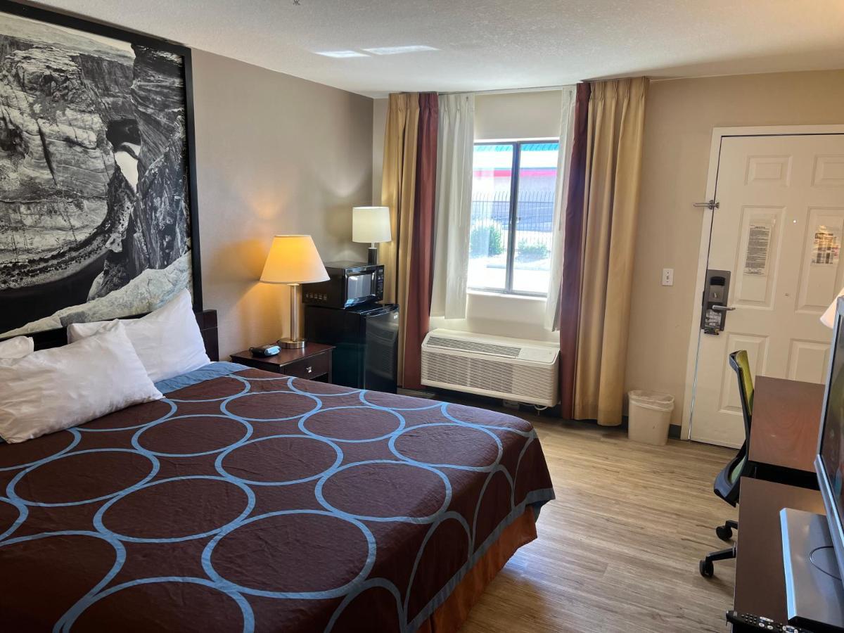 King Room - Mobility Access/Non-Smoking
