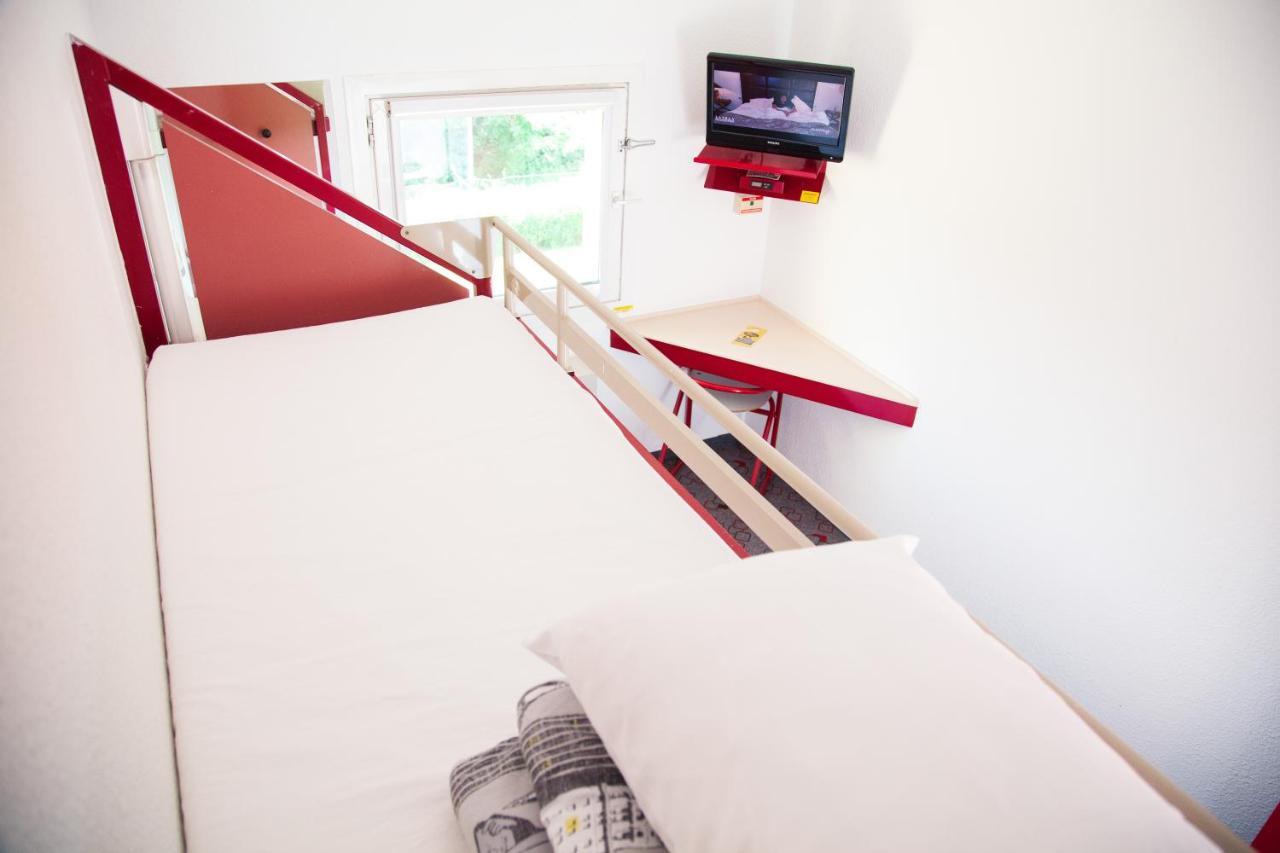Chambre Double avec Lits Superposés et Salle de Bains Commune