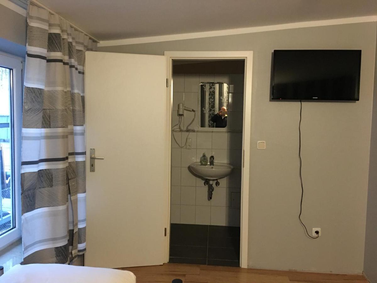 Zweibettzimmer mit Bad