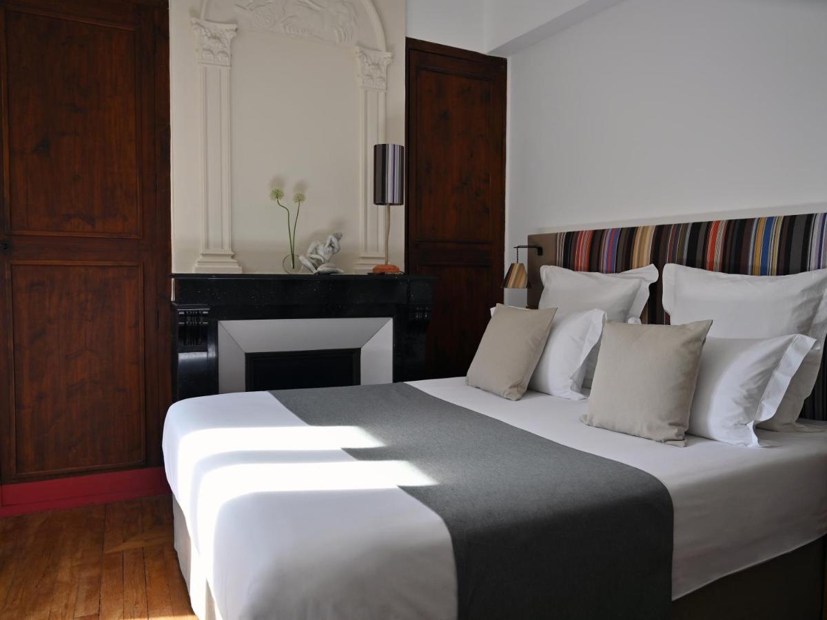 Habitación con cama grande