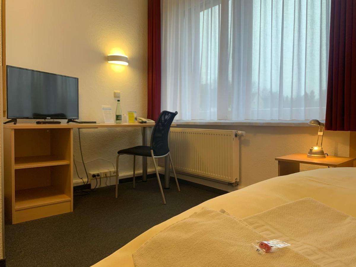 Einzelzimmer mit ÖPNV-Ticket