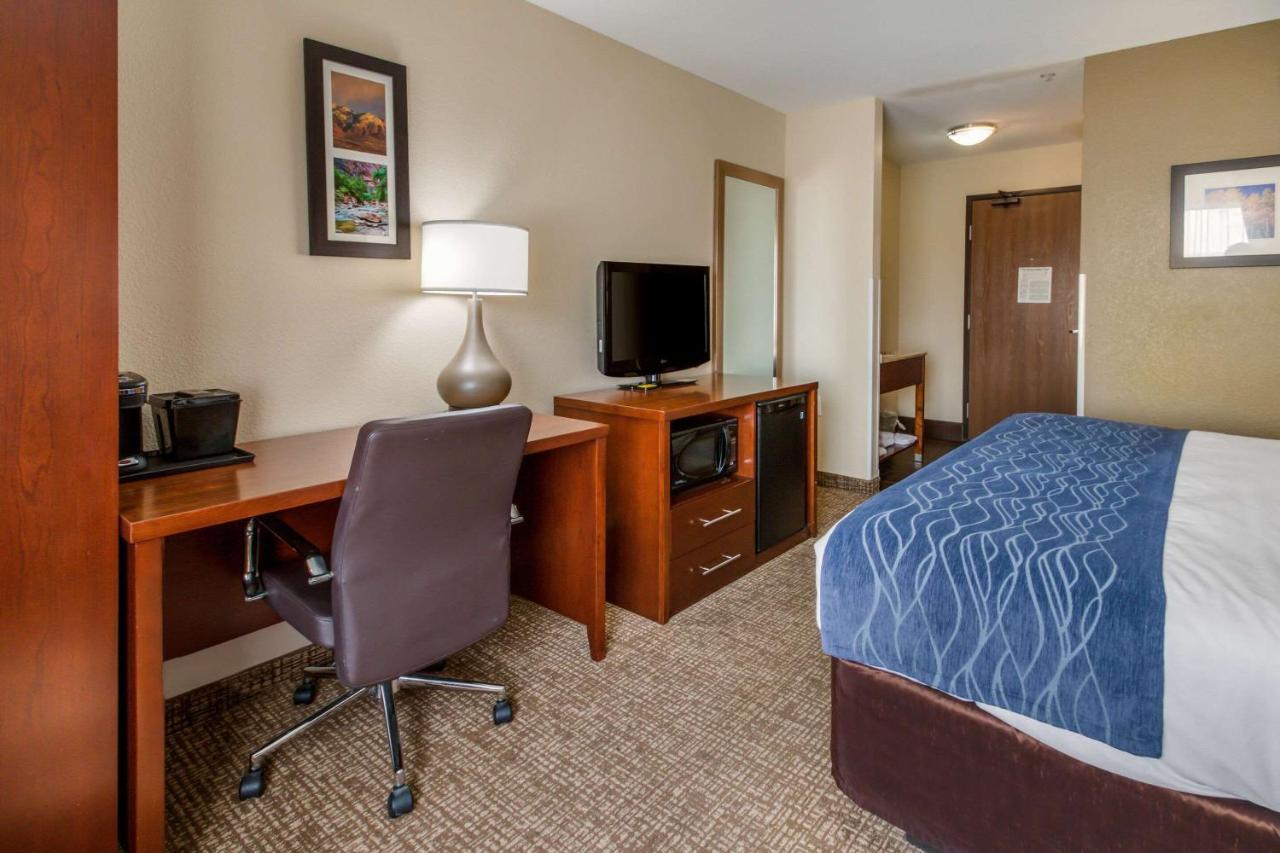 Queen Room - Accessible/Non-Smoking