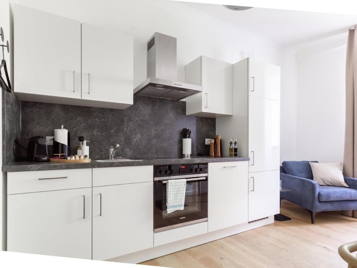 One-Bedroom Suite S