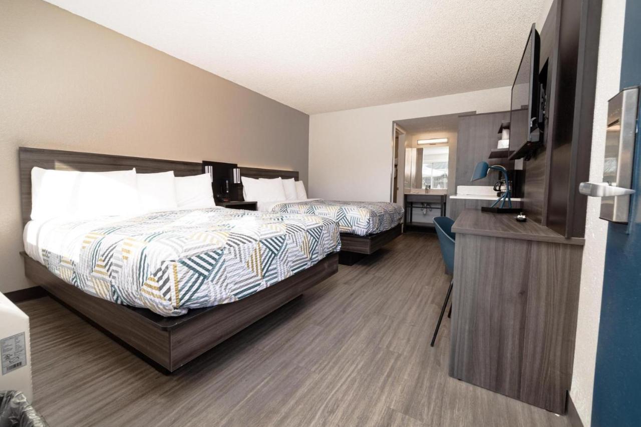 Queen Room with Two Queen Beds - Non-Smoking
