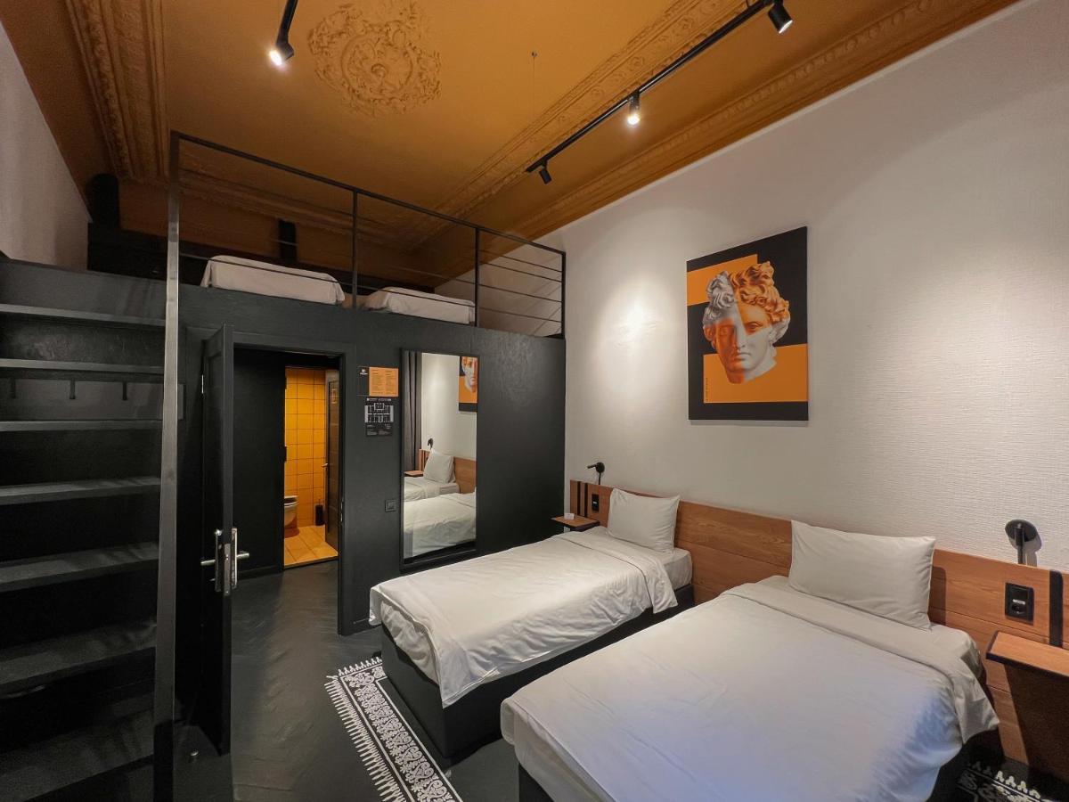 Habitación Cuádruple Económica con baño compartido