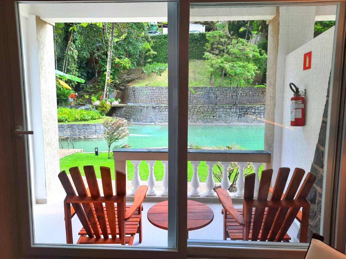 Quarto Duplo com Vista da Piscina