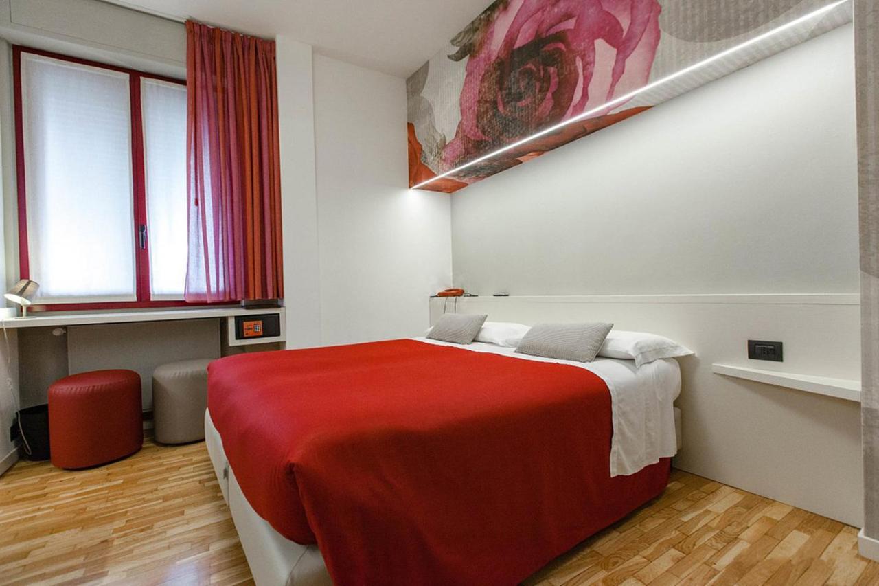 Camera Tripla