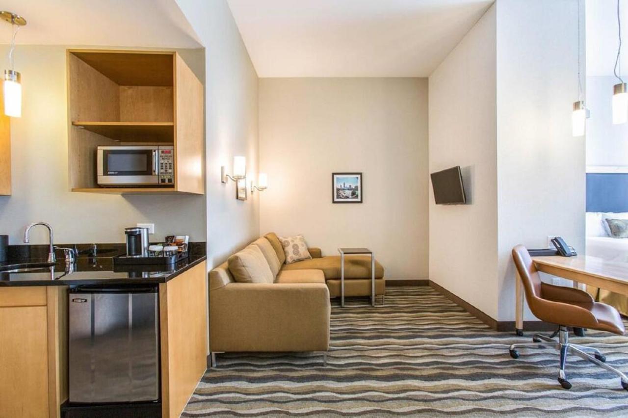 2 King Beds, Two-Bedroom, Suite, Non-Smoking