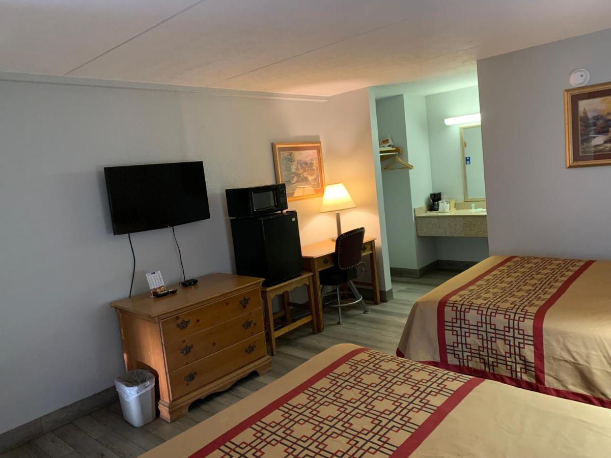 Queen Room with Two Queen Beds - Non-Smoking