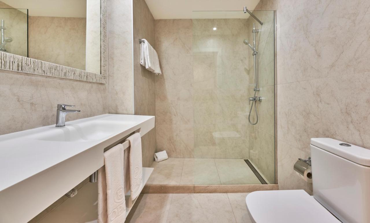 Habitación Doble con balcón y vistas directas al mar - 1 o 2 camas