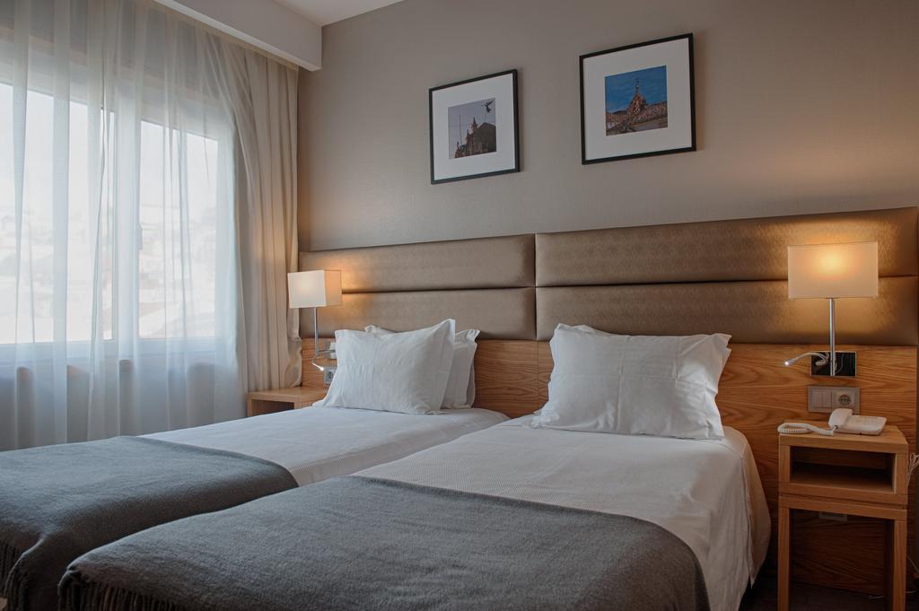 Oferta Especial - Quarto com Cama de Casal ou 2 de Solteiro