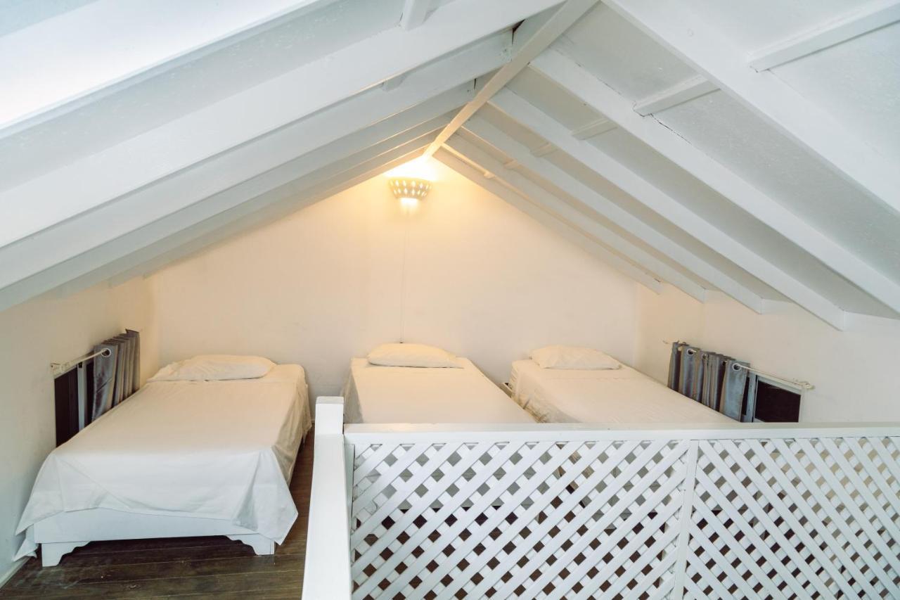 Family Bungalow with no A/C