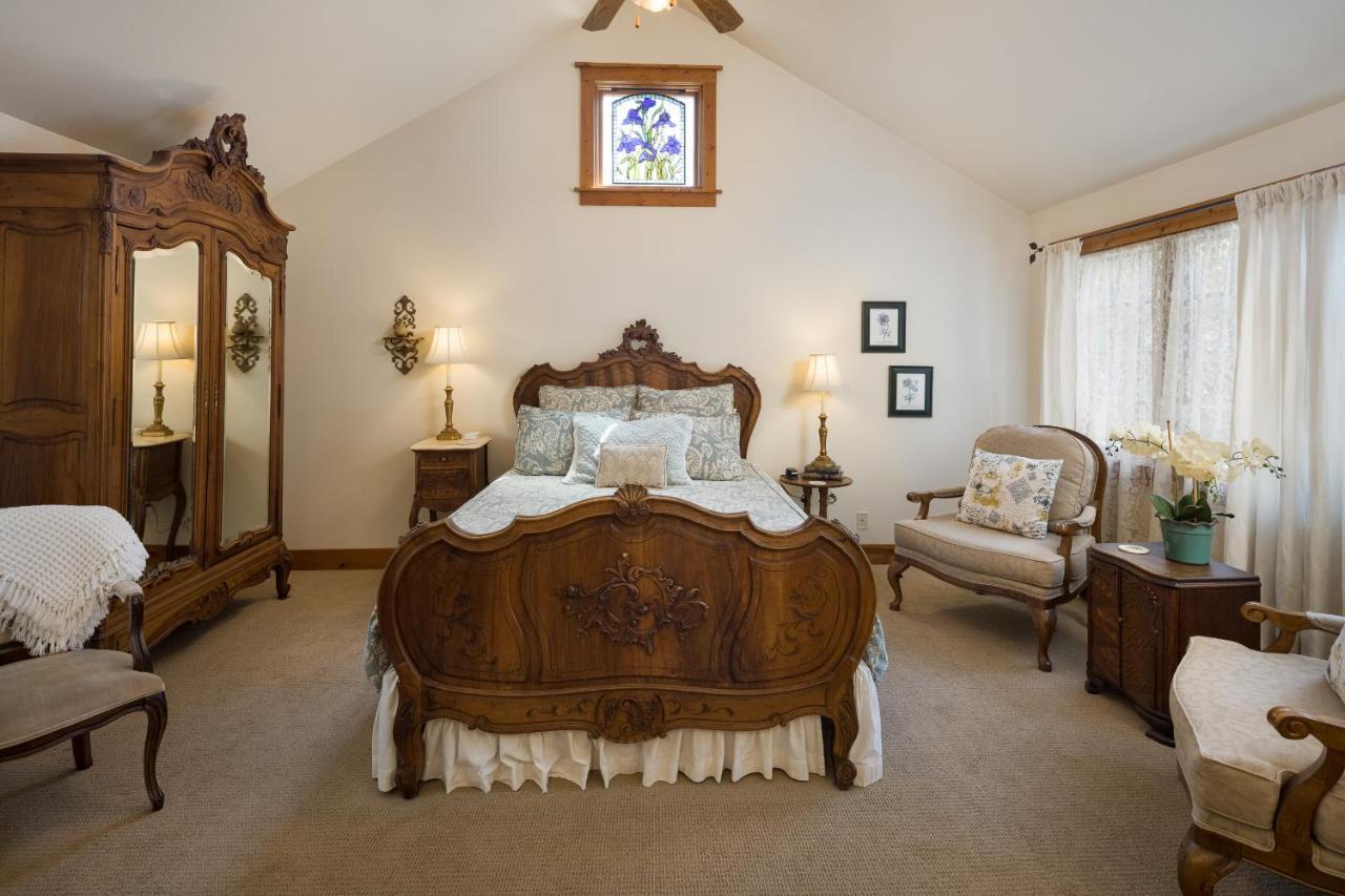 Queen Room with Spa Bath