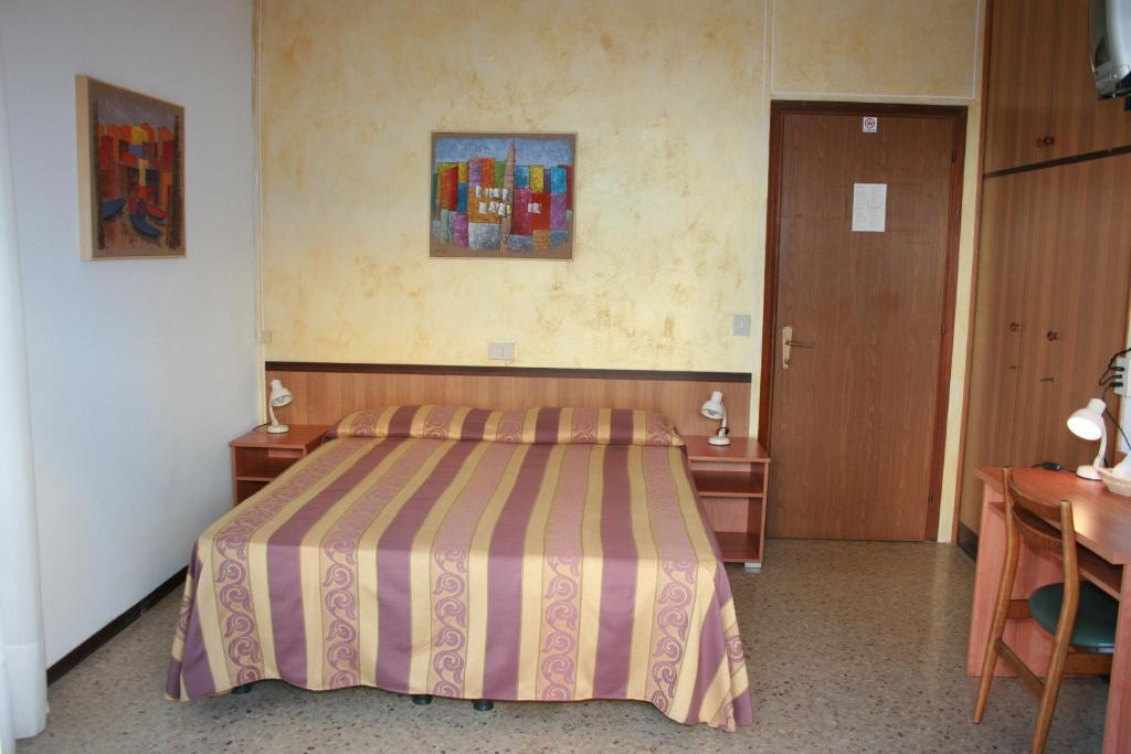 Camera Matrimoniale/Doppia con Letti Singoli