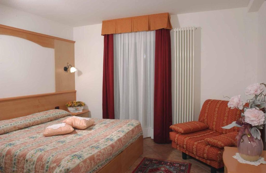 Camera Matrimoniale Standard con Divano-Letto