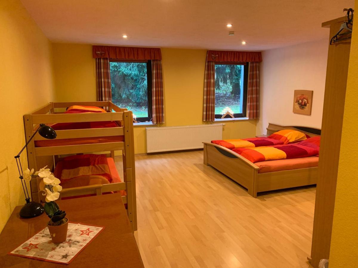 Familienzimmer mit Gartenblick