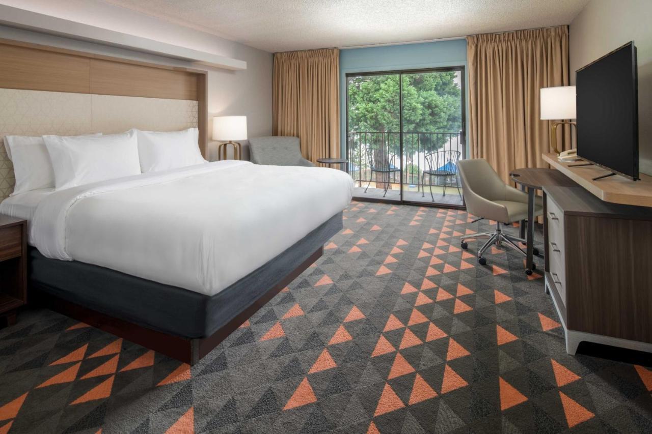 Premium King Room with Courtyard View