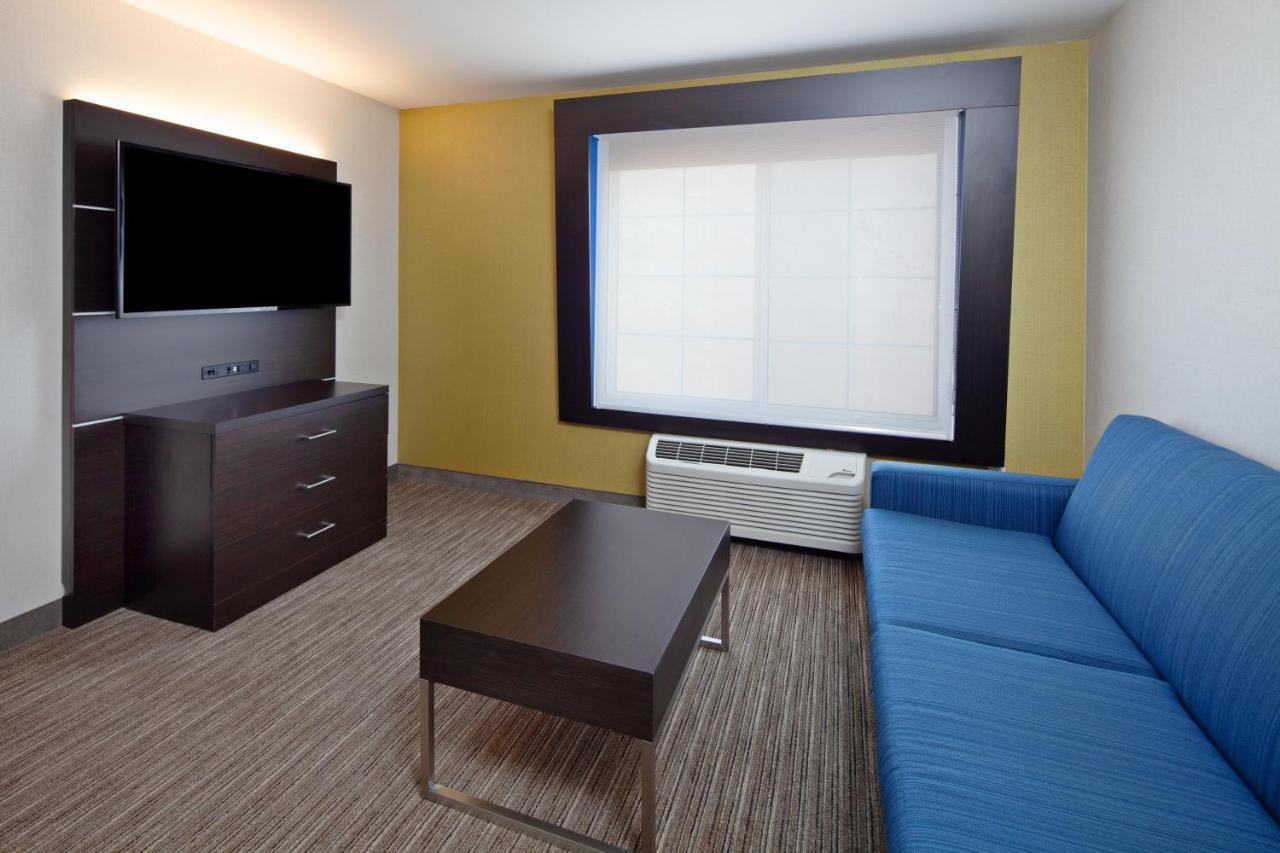 One-Bedroom King Suite - Top Floor