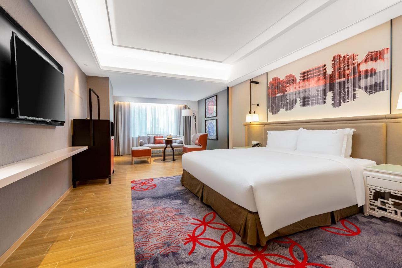 Grand Lingnan Theme Room King Bed,1555824514:JPEG
