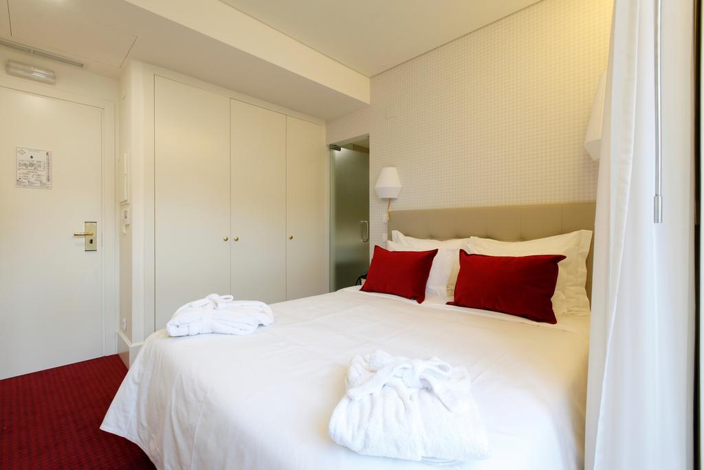 Mini Chambre Double ou Lits Jumeaux - Vue sur Rue