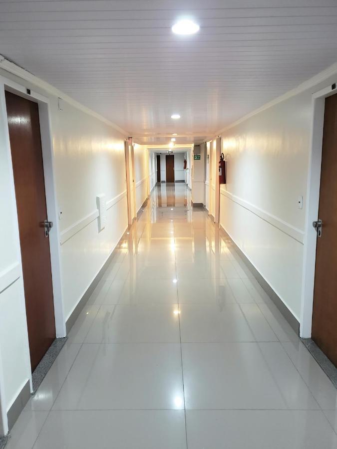 Quarto Triplo com Banheiro Privativo
