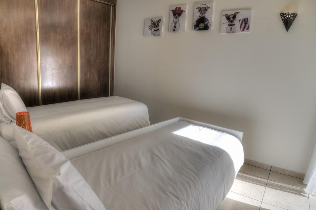 One-Bedroom Apartment with Sea View,160054599:JPEG