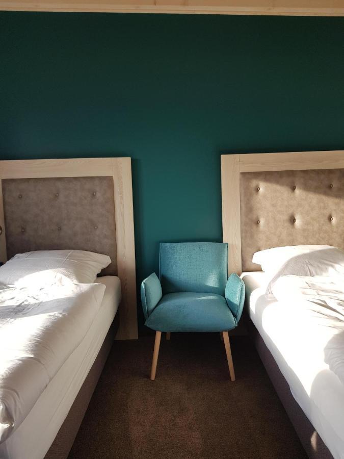 Zweibettzimmer mit eigenem Bad