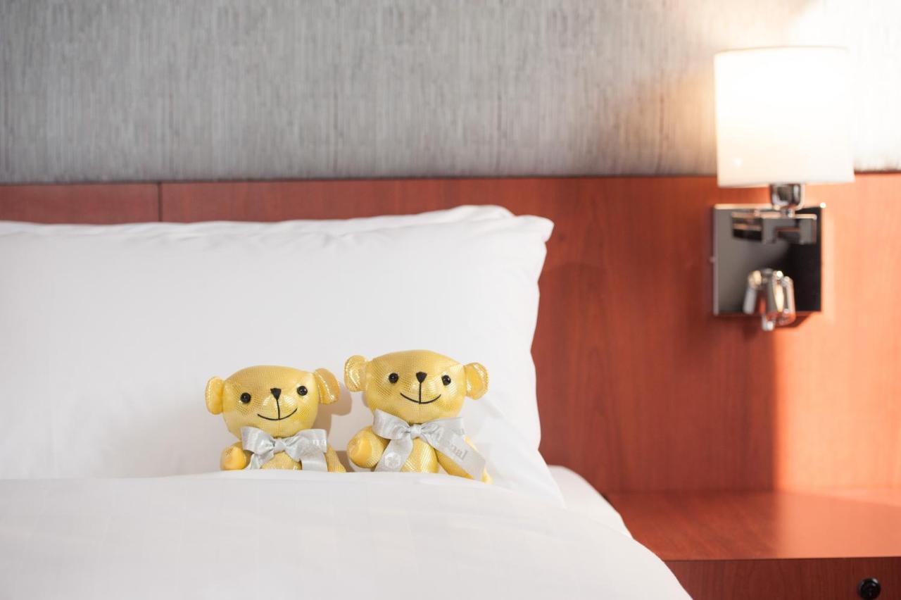 City Vista Queen Room With Extra Bed