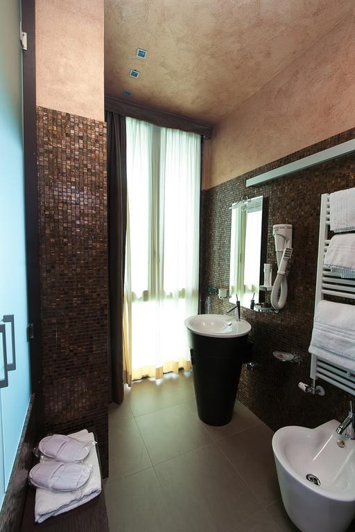 Suite mit Seeblick und Whirlpool