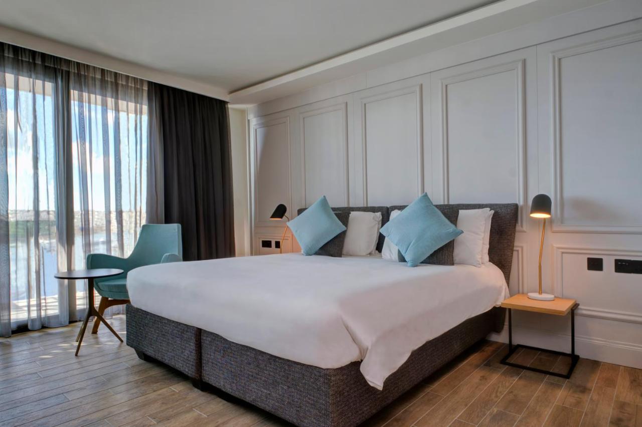 Deluxe Tweepersoonskamer met 1 of 2 Bedden en Uitzicht op Zee