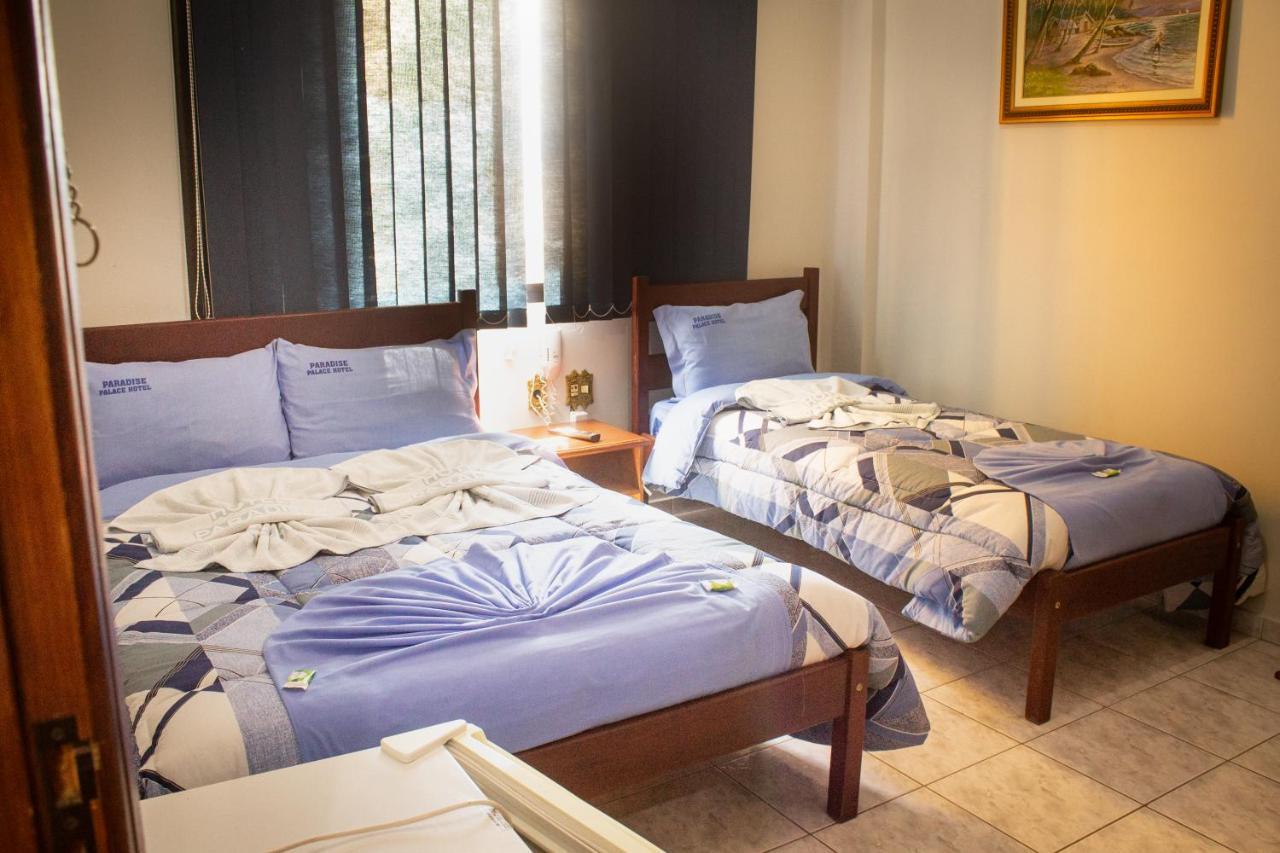 Quarto Deluxe (2 Adultos + 1 Criança)